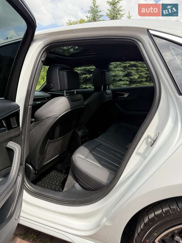 Седан Audi A4 2022 в Виннице