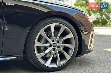 Седан Audi A4 2020 в 