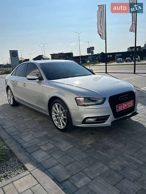 Седан Audi A4 2013 в Луцке