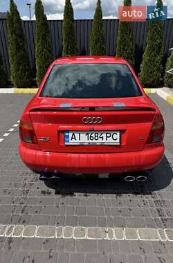 Седан Audi A4 1995 в Коростене