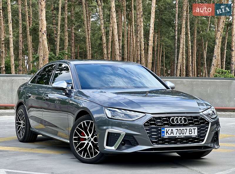 Седан Audi A4 2020 в 