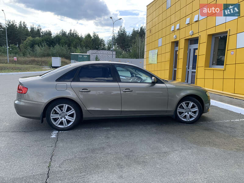 Седан Audi A4 2010 в Ирпене