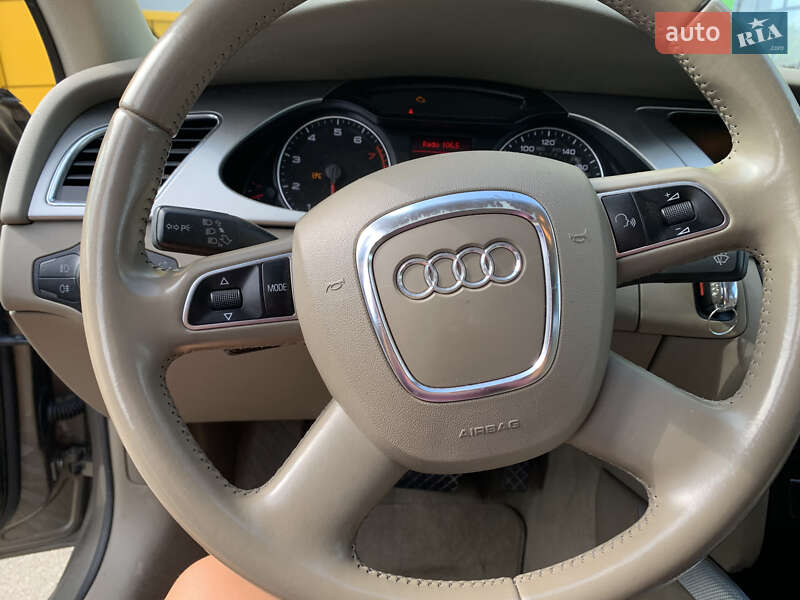 Седан Audi A4 2010 в Ирпене