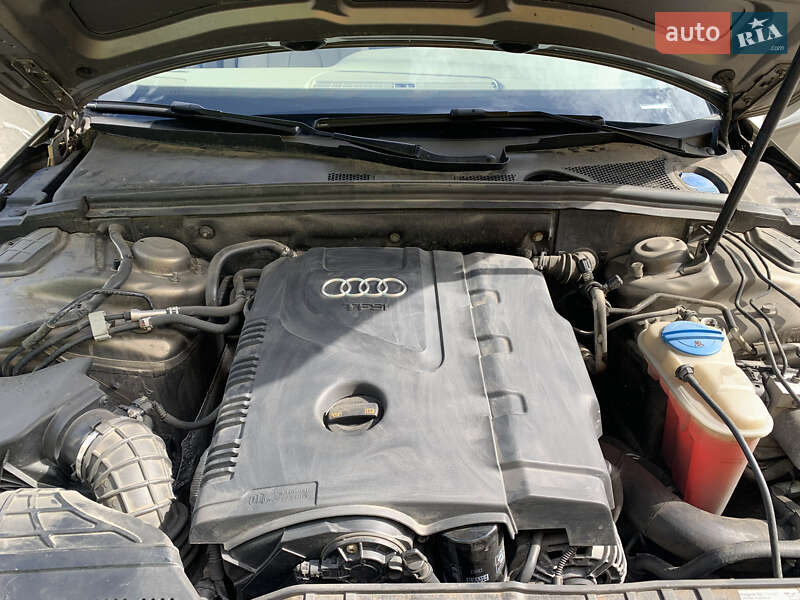 Седан Audi A4 2010 в Ирпене