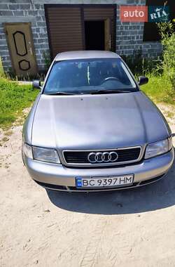 Седан Audi A4 1996 в Городку