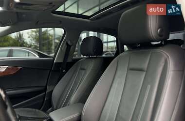 Седан Audi A4 2020 в 