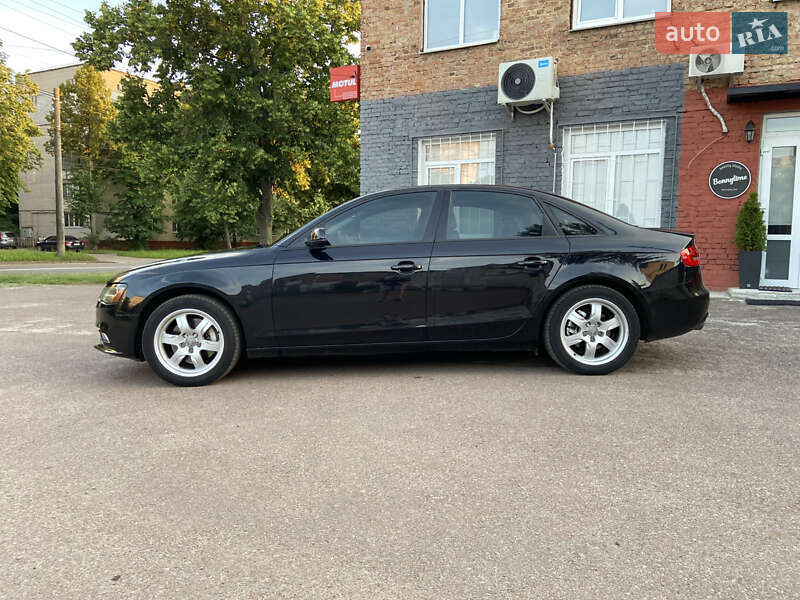 Седан Audi A4 2013 в Чернігові