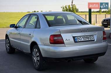 Седан Audi A4 2000 в 