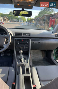 Седан Audi A4 2001 в 