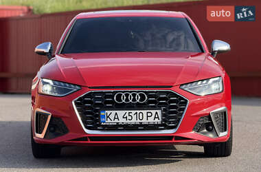 Седан Audi A4 2020 в 