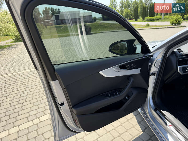 Седан Audi A4 2018 в Луцке