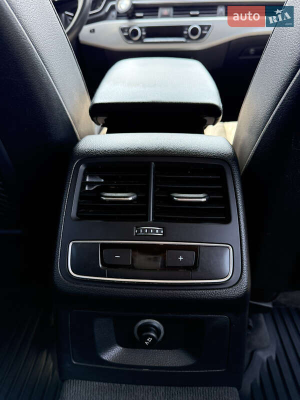 Седан Audi A4 2018 в Луцке