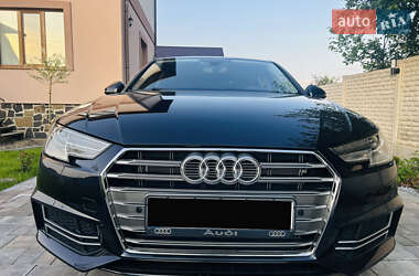 Седан Audi A4 2018 в Киеве