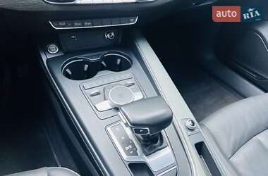 Седан Audi A4 2018 в 
