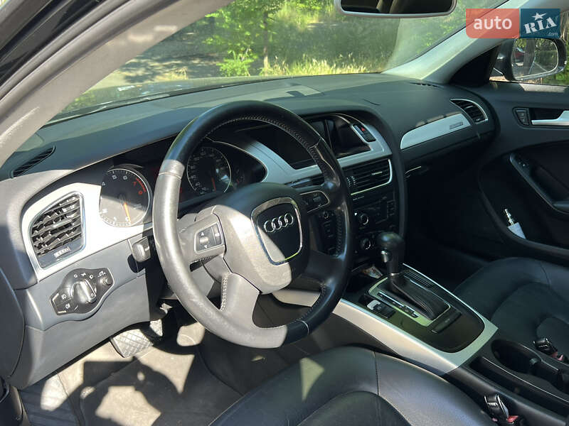 Седан Audi A4 2010 в Одессе