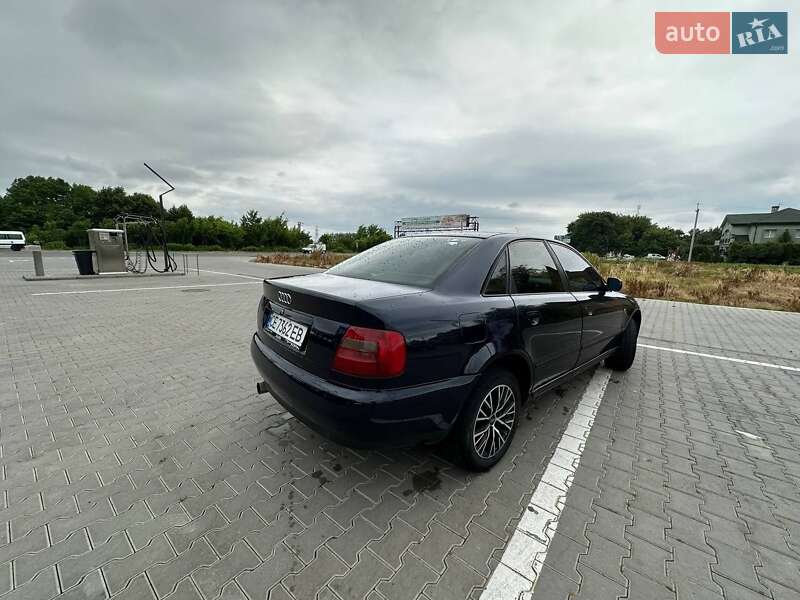 Седан Audi A4 1997 в Вижниці