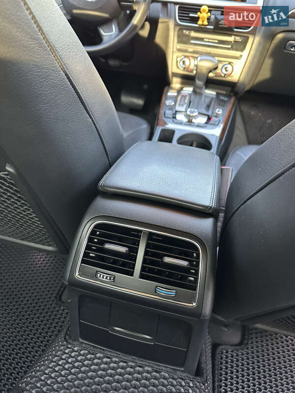 Седан Audi A4 2012 в Львове