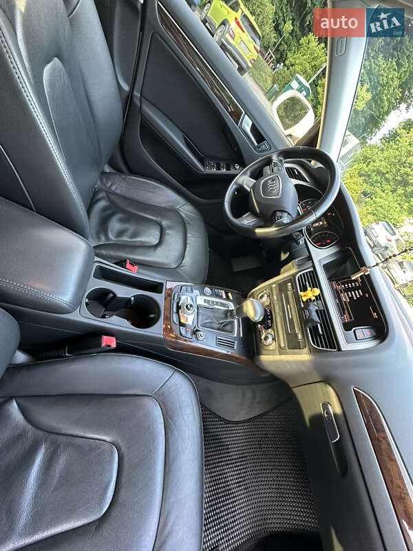 Седан Audi A4 2012 в Львове