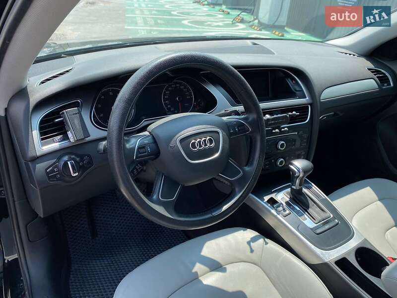 Седан Audi A4 2013 в Киеве