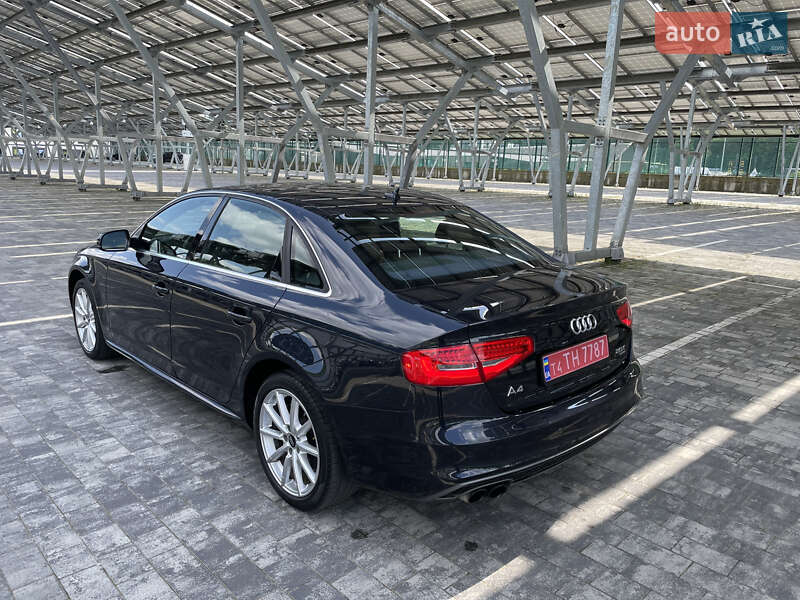 Седан Audi A4 2014 в Львові