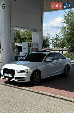 Седан Audi A4 2015 в Днепре
