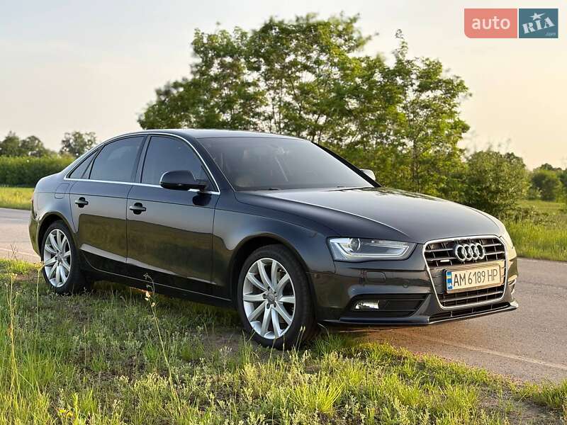Седан Audi A4 2014 в Житомире