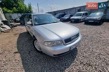 Седан Audi A4 1999 в Кременце