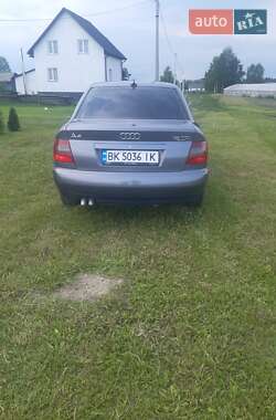 Седан Audi A4 1999 в 