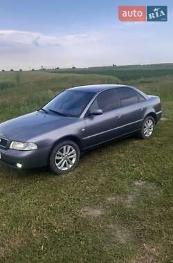 Седан Audi A4 1999 в Сарнах