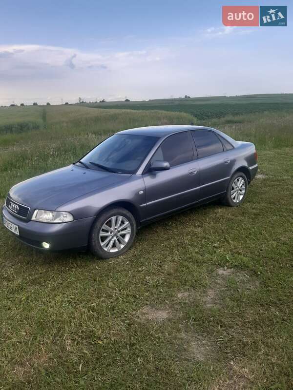 Седан Audi A4 1999 в 