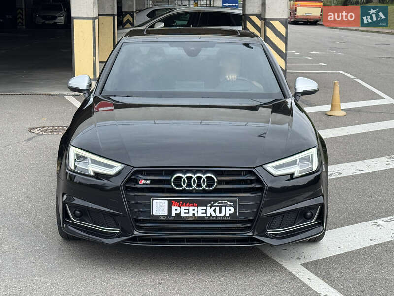Седан Audi A4 2017 в Киеве