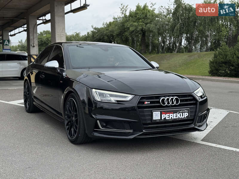Седан Audi A4 2017 в 