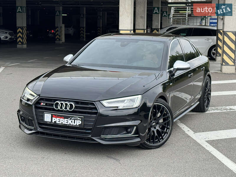 Седан Audi A4 2017 в Киеве