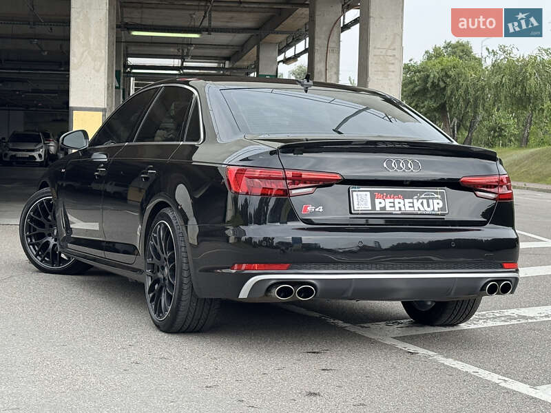 Седан Audi A4 2017 в Киеве