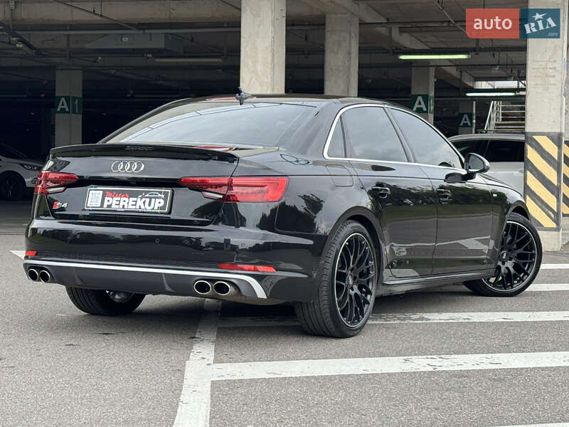 Седан Audi A4 2017 в Киеве