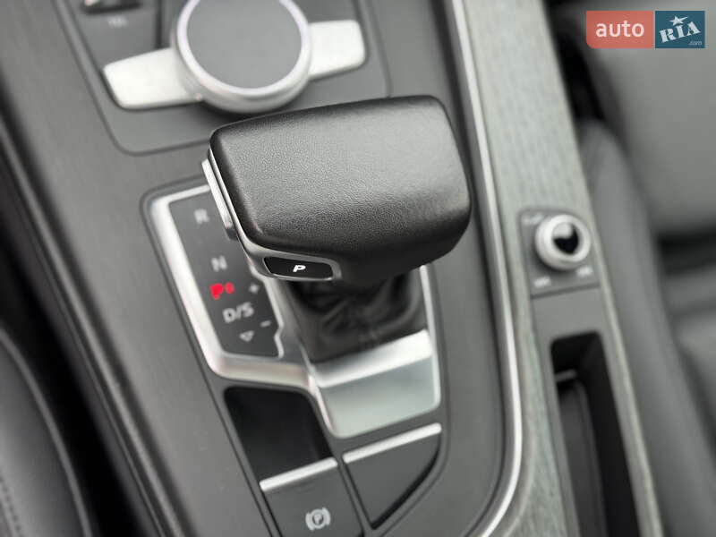 Седан Audi A4 2017 в Киеве