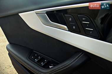 Седан Audi A4 2021 в 