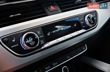 Седан Audi A4 2021 в 