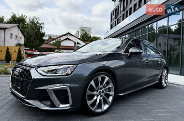 Седан Audi A4 2021 в 