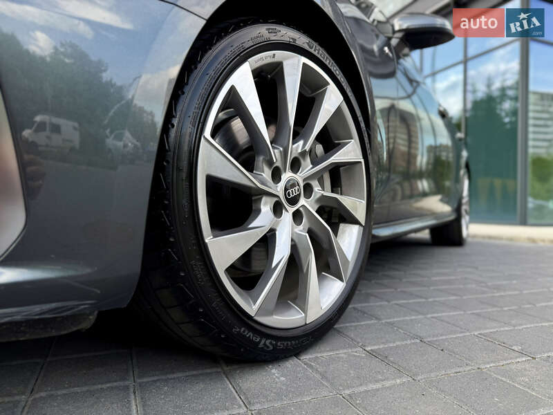 Седан Audi A4 2021 в Львові