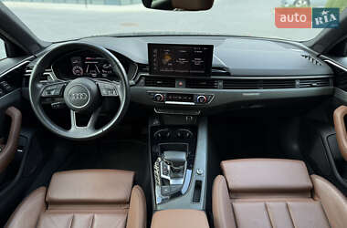 Седан Audi A4 2021 в 