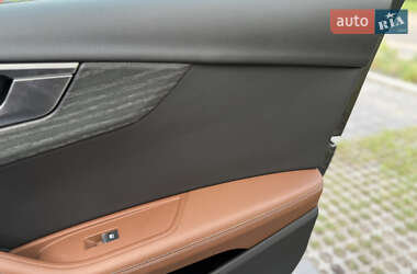 Седан Audi A4 2021 в 