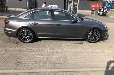 Седан Audi A4 2022 в 