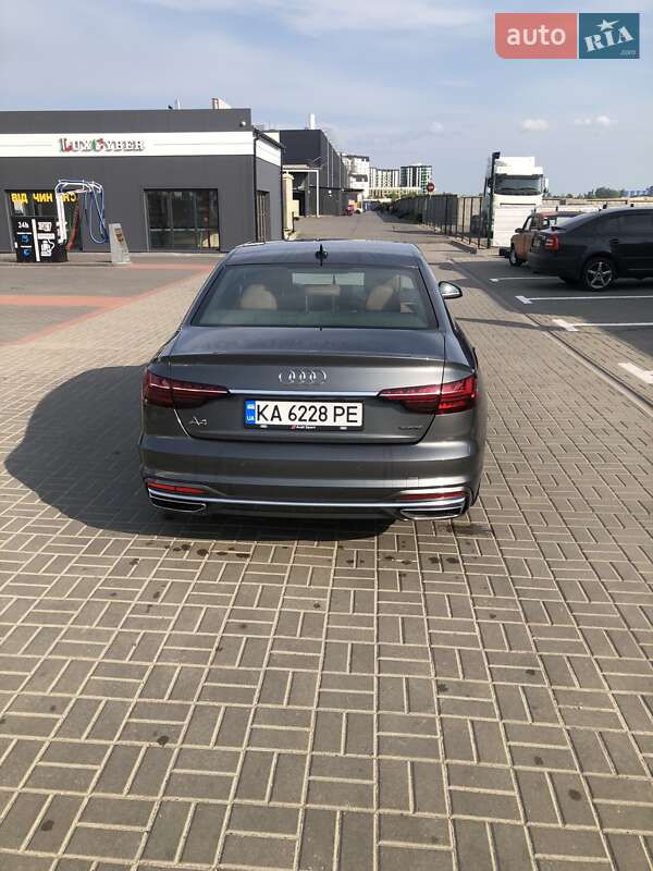 Седан Audi A4 2022 в Киеве