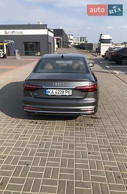 Седан Audi A4 2022 в 