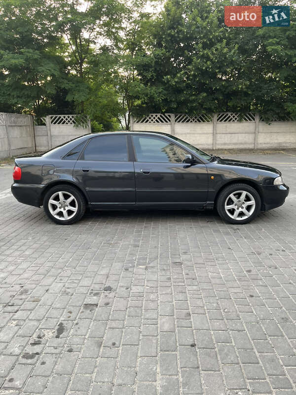 Седан Audi A4 1998 в Ивано-Франковске