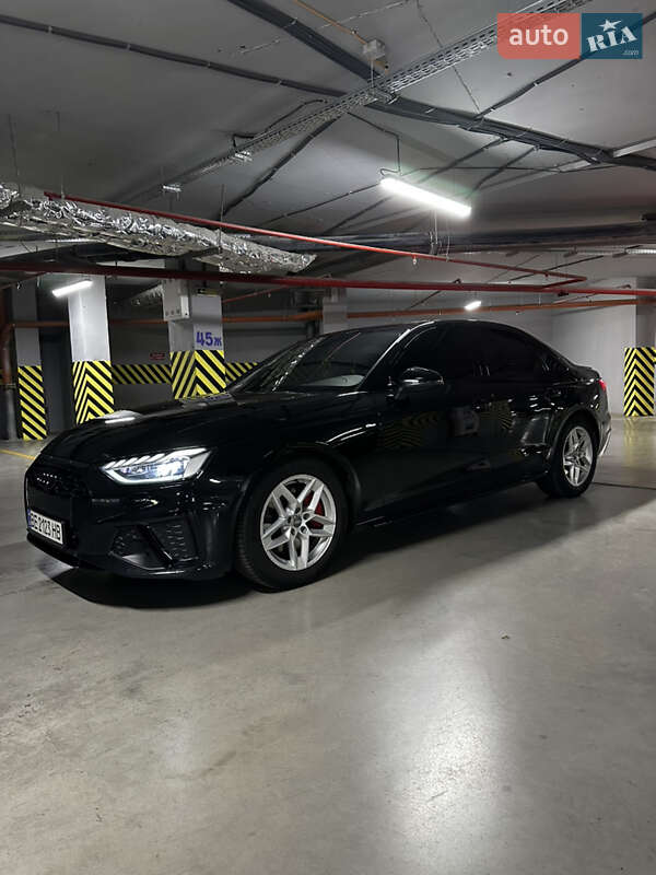 Седан Audi A4 2022 в 