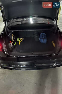 Седан Audi A4 2022 в 