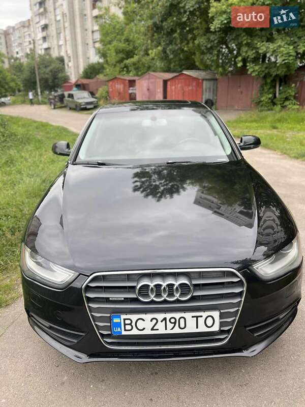 Седан Audi A4 2012 в Львове