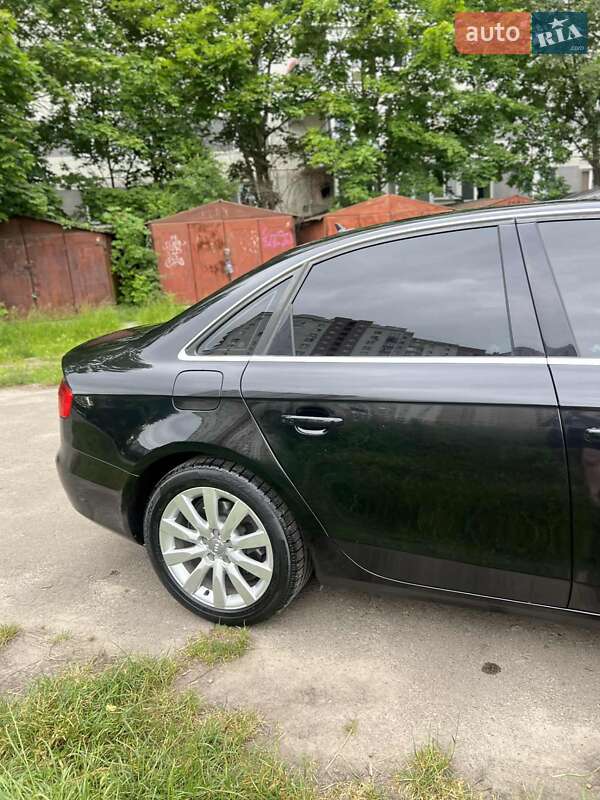 Седан Audi A4 2012 в Львове